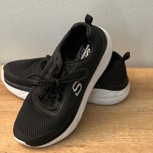 Women’s Sketchers Tennis Shoes